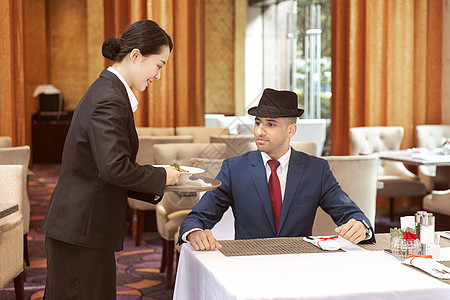 外国人酒店餐厅用餐体验 餐饮服务的挑战与机遇