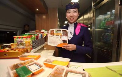 铁路部门推出动车组列车互联网订餐服务，南宁东站等27个高铁车站为首批试点